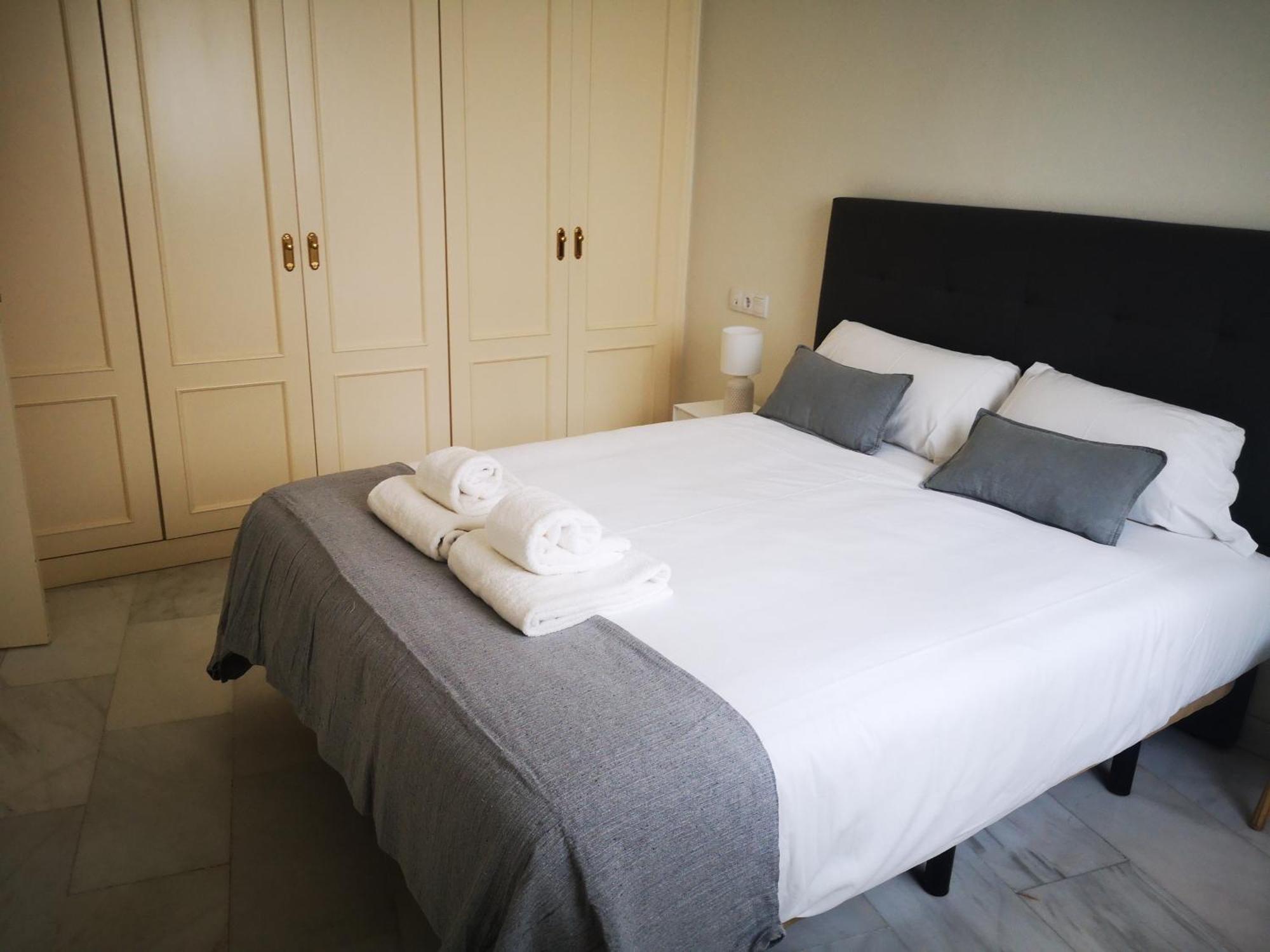 Charming Bright Apartment With Balconies On Cuesta Del Rosario เซบีญา ภายนอก รูปภาพ