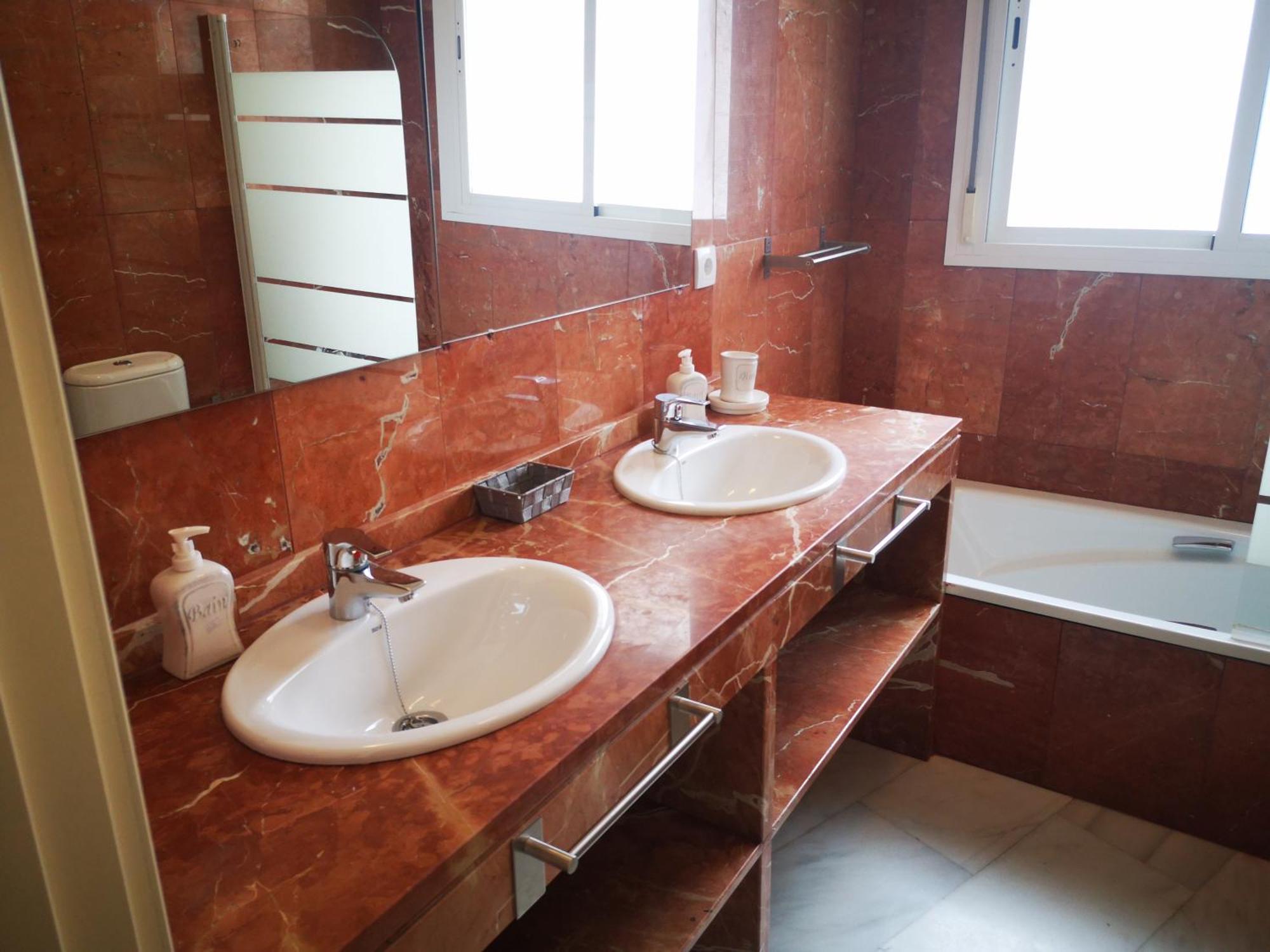 Charming Bright Apartment With Balconies On Cuesta Del Rosario เซบีญา ภายนอก รูปภาพ